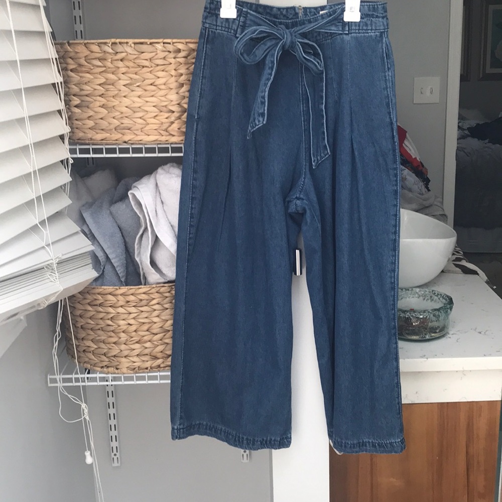 Wide leg paper bag pants.
